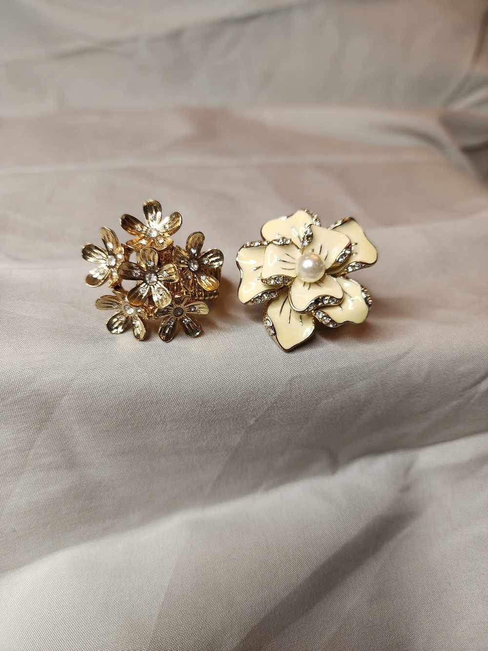 Set Of 2 Flower Adjustable Elastic Band Rings